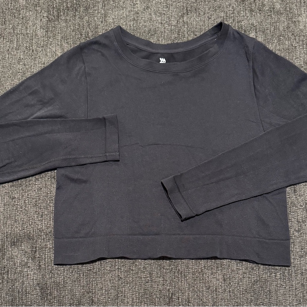 ❌SOLD❌All In Motion Athletic Black Long Sleeve Crop Top Sz XXL